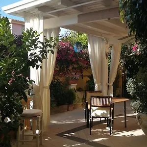 Domos Le Due Tuie Couette-café Piscinas